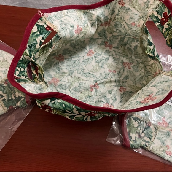 Lot of 4: Longaberger American Holly Liners for Traditions basket - Picture 2 of 4